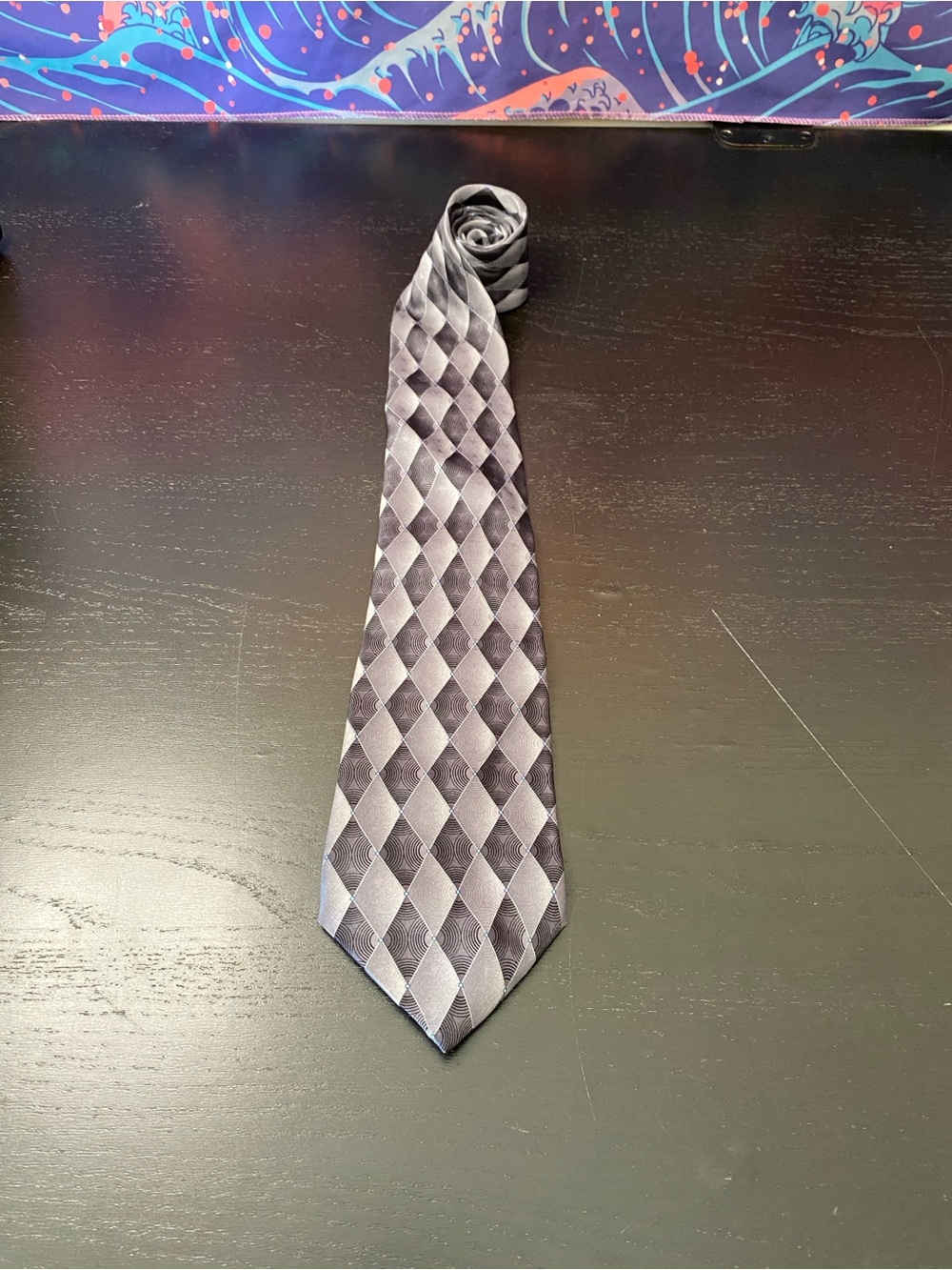 Arrow Silver and Grey Diamond-Pattern Men’s Tie